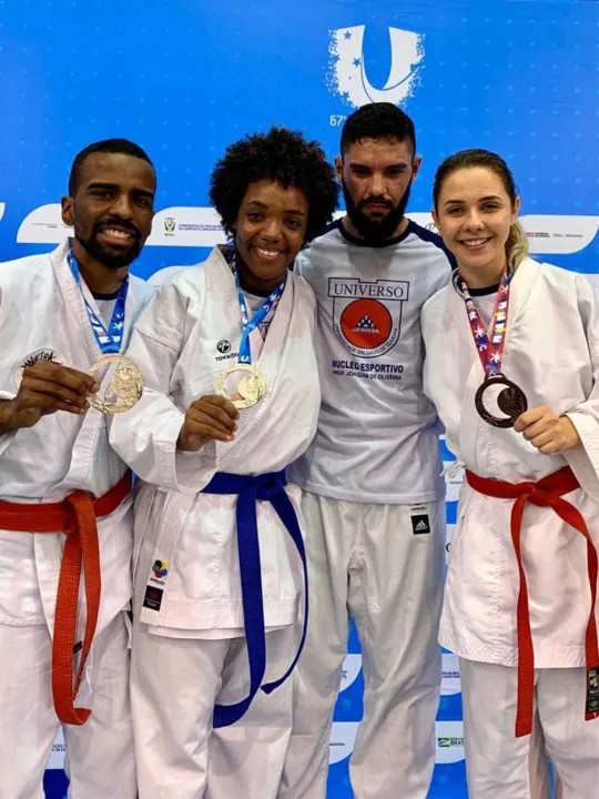 Dos quatro competidores inscritos, três conquistaram medalhas