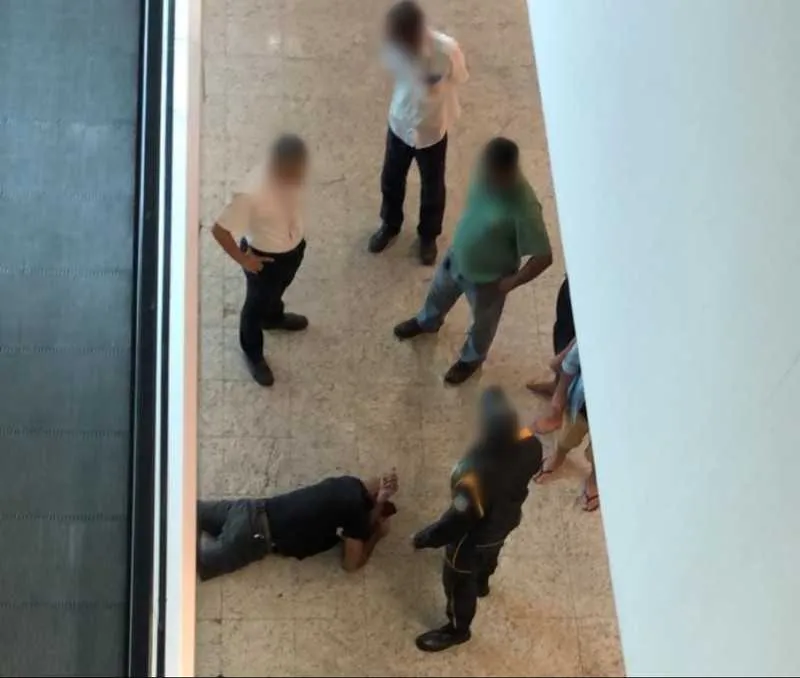 Ele foi socorrido e levado para um hospital