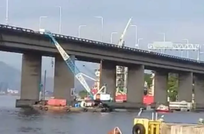 Guindaste atingiu a ponte na manhã desta sexta-feira