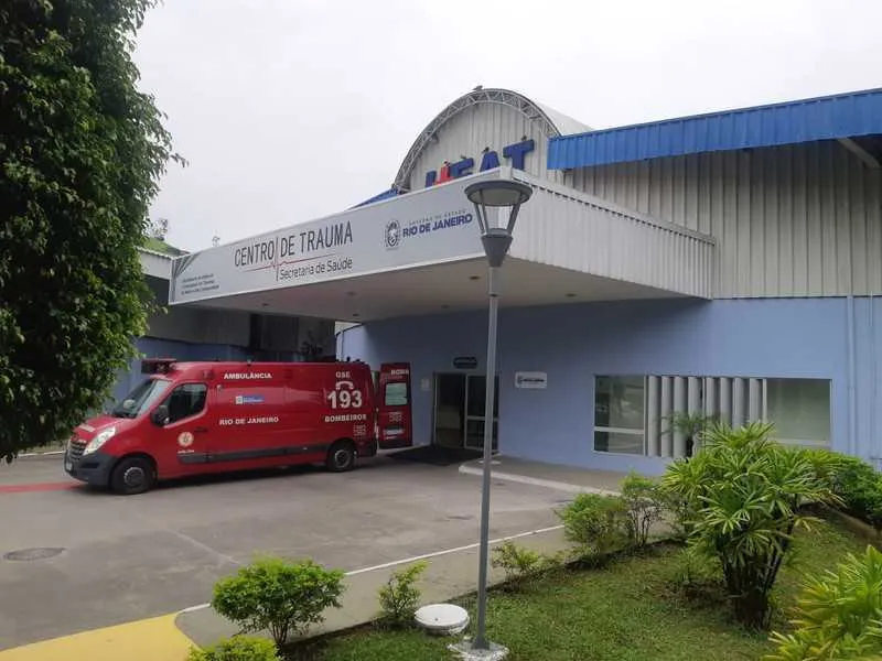 As duas vítimas foram encaminhadas para o Hospital Estadual Alberto Torres 
