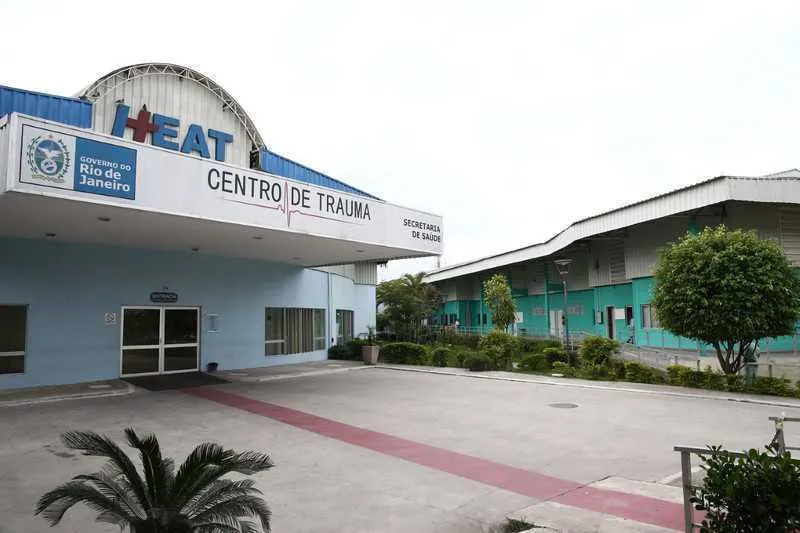 Suspeito foi socorrido e levado para o Hospital Estadual Alberto Torres (Heat), no Colubandê