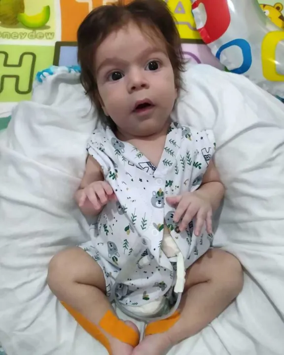 Os pais de Heitor, diagnosticado com AME, fazem uma vaquinha online para arrecadar verba para o tratamento