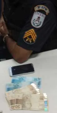A vítima só percebeu que as notas eram falsas depois de vender o veículo 