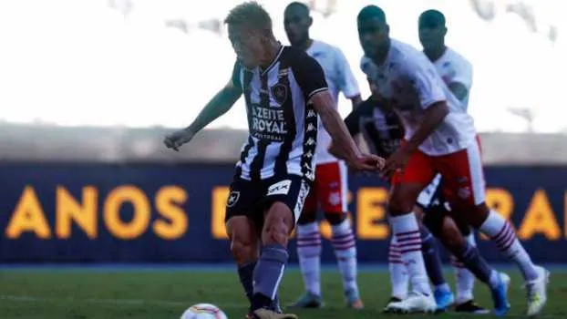 O atleta mostrou seu talento com a bola nos pés 