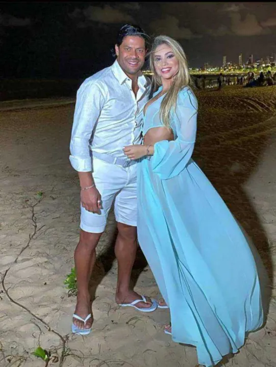 Jogador Hulk publicou foto com Camila Ângelo em clima de romance 