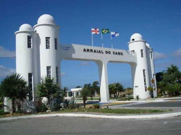 Prefeito de Arraial do Cabo assinou um novo decreto que permite a reabertura do comércio na cidade