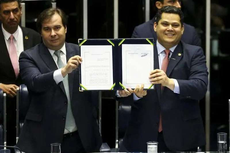 Após nove meses da proposição, reforma da previdência foi promulgada nesta terça-feira (12)
