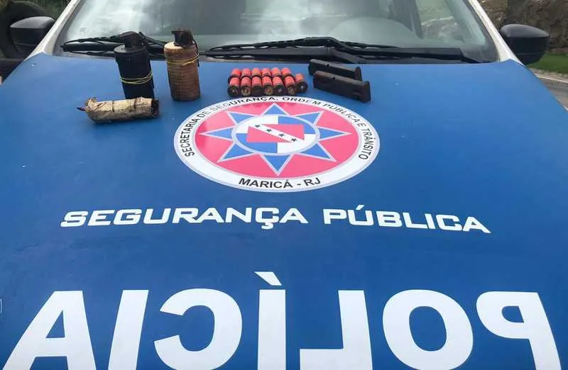 Imagem ilustrativa da imagem PM persegue criminoso que estava com artefatos explosivos em Maricá