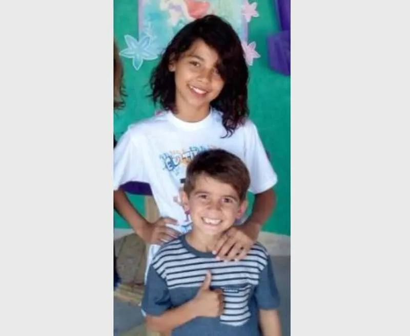 Layla e Davi foram atropelados enquanto saíam de bicicleta da escola
