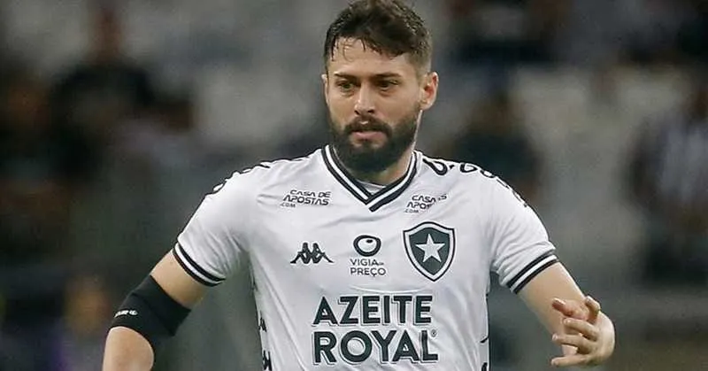 Por conta da negociação, o atleta não foi relacionado para o amistoso desta segunda-feira