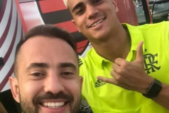 Jogadores do Flamengo chegam ao Catar e se preparam para o Mundial de Clubes 