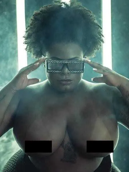 Jojo Todynho posa de topless nas redes sociais