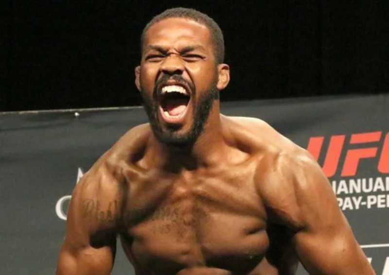 Imagem ilustrativa da imagem Campeão do UFC, Jon Jones é preso por dirigir bêbado e portar pistola