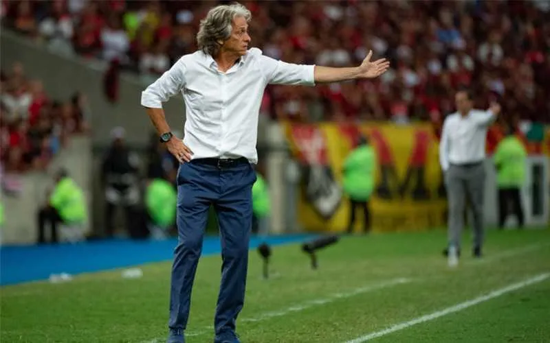 O técnico atua com firmeza no clube carioca 