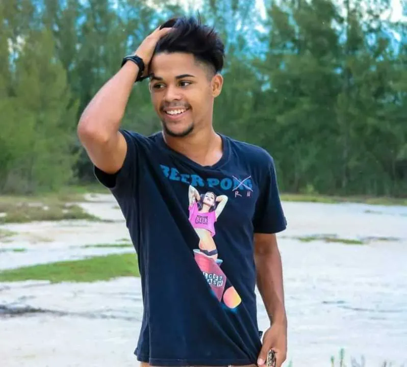Jovem entrou no mar e não retornou  