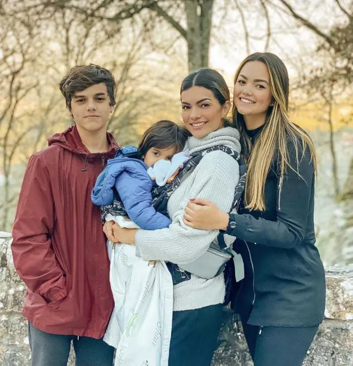 Kelly Key com os seus três filhos: Jaime Vitor, de 15 anos, Artur de 3 anos e Suzanna de 19 anos