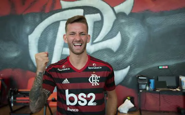O zagueiro assinou contrato até 2024