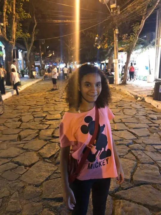 A Polícia Militar e populares realizaram buscas pela menina durante a madrugada de hoje