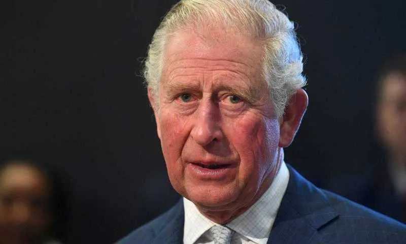 Príncipe Charles apresentou sintomas leves do vírus e está em isolamento