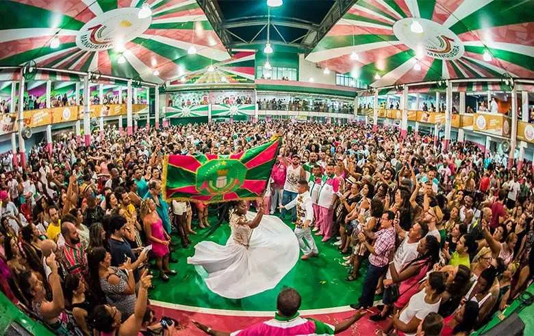 Serão três dias de muita música e samba no pé