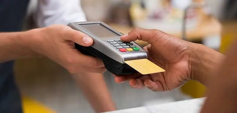 Imagem ilustrativa da imagem Máquinas de cartão de crédito serão adaptadas para pessoas com deficiência
