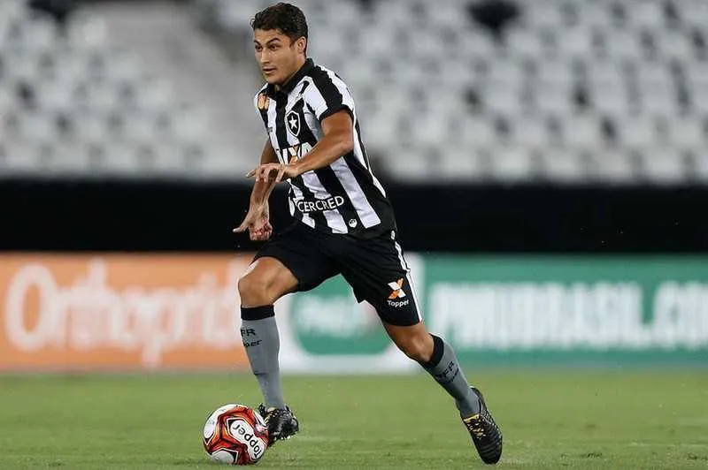 O jogador também sofreu uma lesão no joelho direito no final do ano passado 