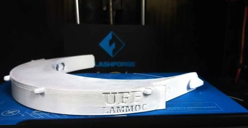 Imagem ilustrativa da imagem Coronavírus: pesquisadores da UFF desenvolvem máscaras de proteção facial em impressoras 3D