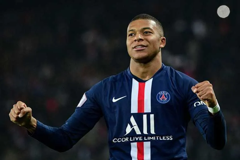 Kylian Mbappé segue na primeira colocação pelo segundo ano seguido
