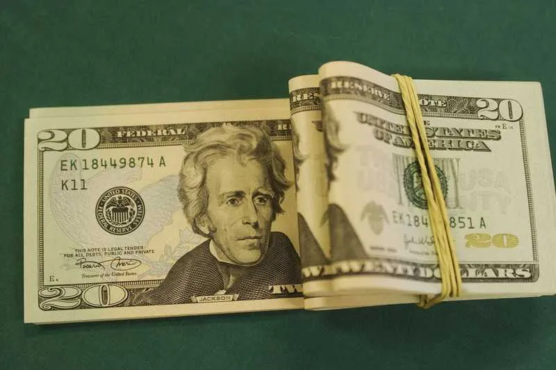 Bolsa repete recorde e encerra acima de 110 mil pontos