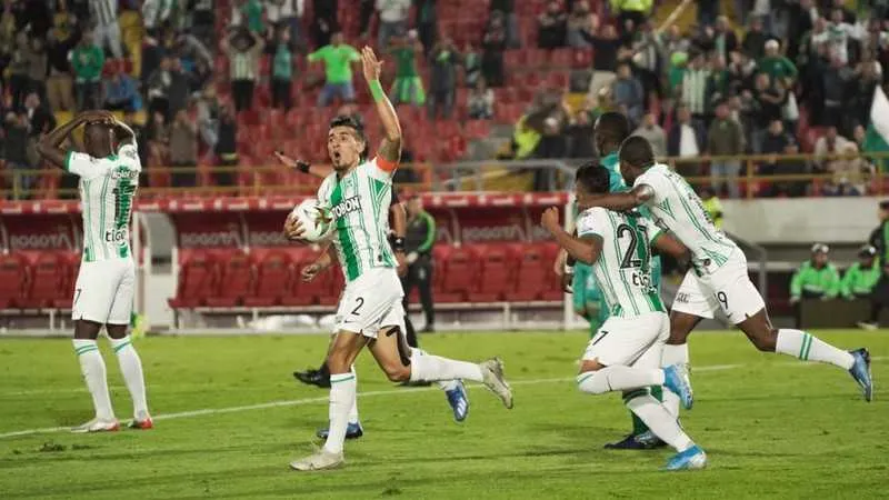 Daniel Muñoz, de 23 anos, do Atlético Nacional, é um dos favoritos do Fla