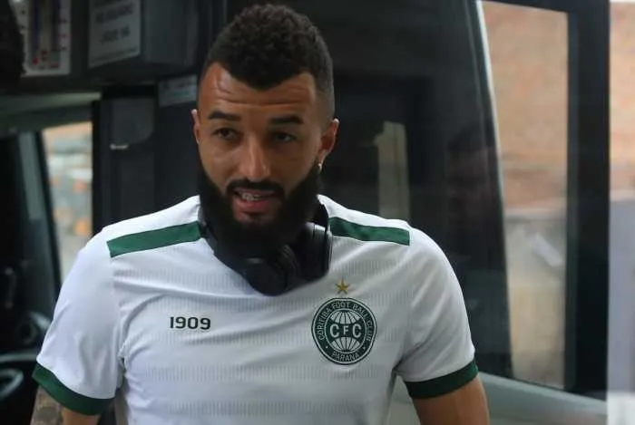 Goleiro, no entanto, não deve ficar na Gávea