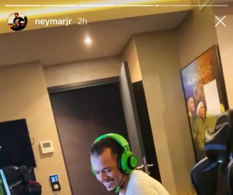Irmã de Neymar namora Gabigol e pode estar grávida dele