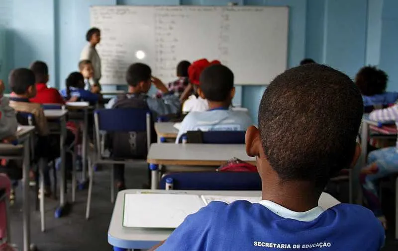 A nova lei tem objetivo de combater a evasão escolar 