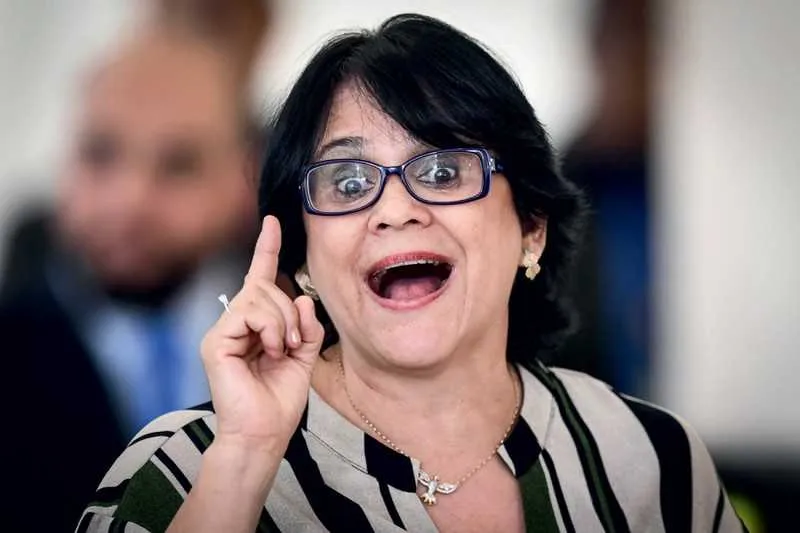 Ministra dos Direitos Humanos, Família e Mulheres, Damares Alves, planejou campanha junto com o Ministério da Saúde