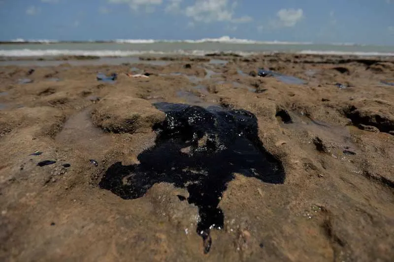 É a primeira vez que o vazamento de óleo chega à região Sudeste