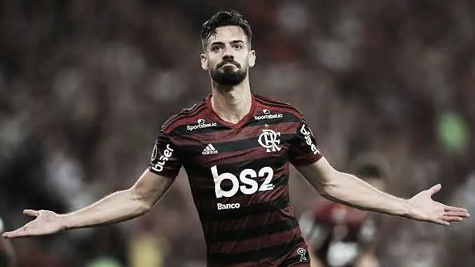 O jogador, que já atuou pelo Manchester City, estava no Flamengo há seis meses