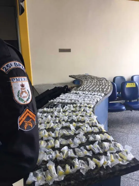  Com ele foram apreendidos 211 pinos de cocaína