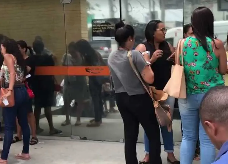 Mais de 100 pessoas se reuniram para falar de golpe de agência de turismo na 123°DP em Macaé 
