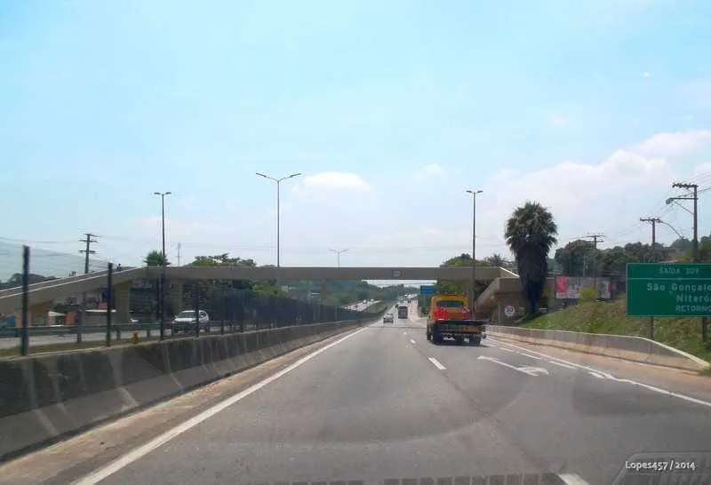 Os policiais relataram que ao darem uma ordem de parada, o motociclista teria desobedecido, resultando no início de uma perseguição