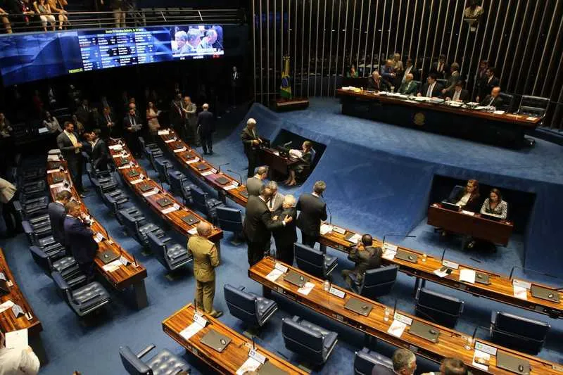 As mesmas regras aprovados também passarão a valer para polícias militares e os corpos de bombeiros estaduais