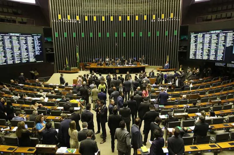 O projeto permite o porte de armas de fogo para novas categoria