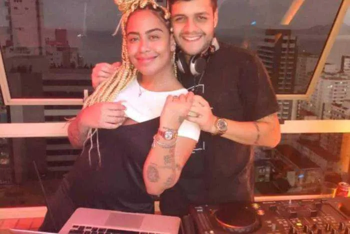 Rafaella Santos apareceu com barriga suspeita em foto publicada com DJ