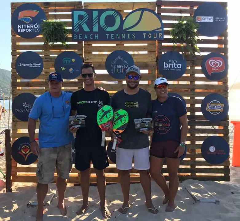 O evento  aconteceu na praia de São Francisco, em Niterói 