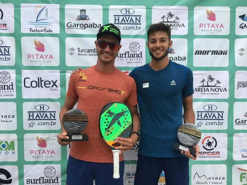 Ralff Abreu e João Lauro Carneiro na cerimônia de premiação