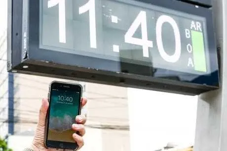 Imagem ilustrativa da imagem Celulares adiantaram a hora automaticamente à meia noite