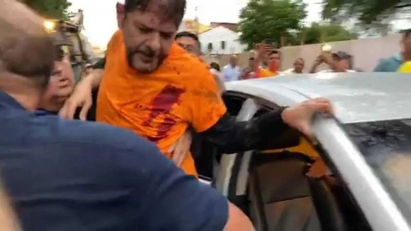 Imagem ilustrativa da imagem Senador Cid Gomes tenta entrar em batalhão e é ferido com tiro de bala de borracha
