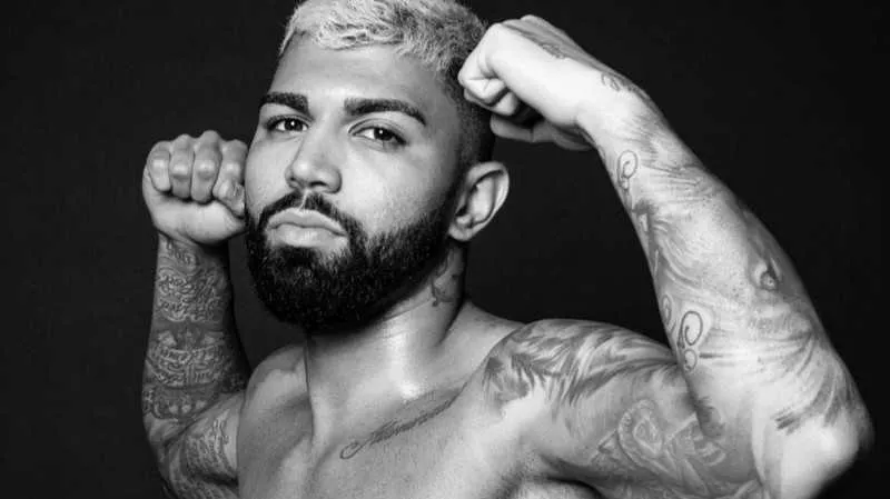 Imagem ilustrativa da imagem Erro de tatuagem de Gabigol vira piada nas redes sociais