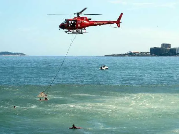 Os bombeiros revelaram que o estado de saúde da vítima é grave.