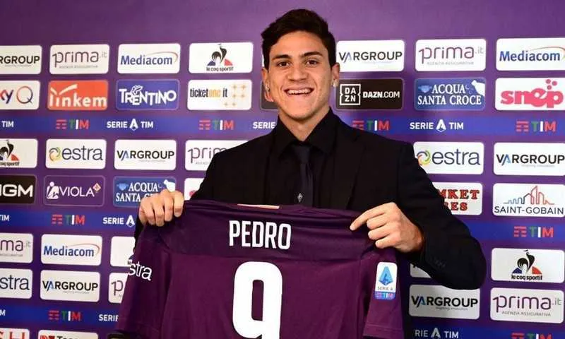 O jogador tem seus direitos pertencentes ao Fiorentina, da Itália 