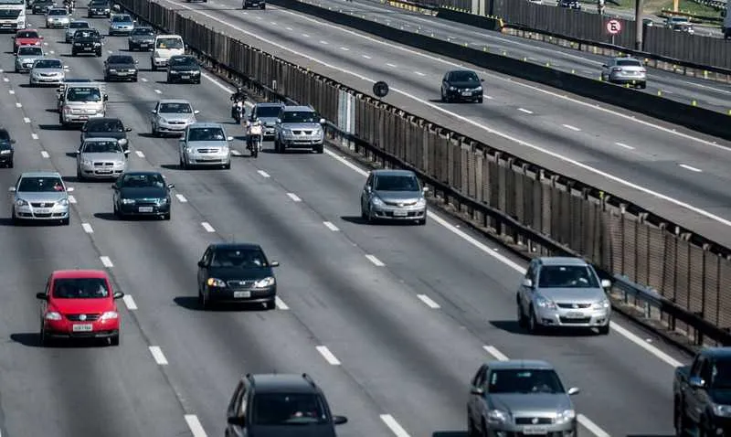 Única rodovia que já tem trânsito lento é a ViaLagos